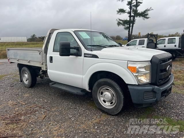 Ford F-250 平板栏板货车