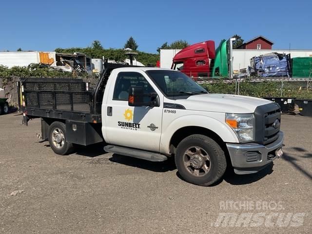 Ford F-250 平板栏板货车