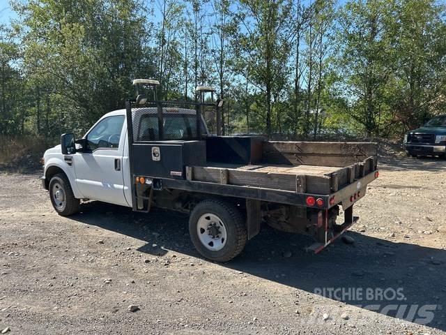 Ford F-250 平板栏板货车