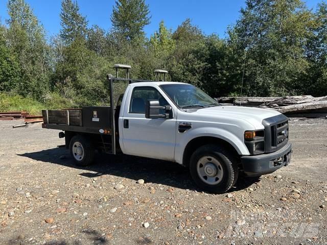 Ford F-250 平板栏板货车