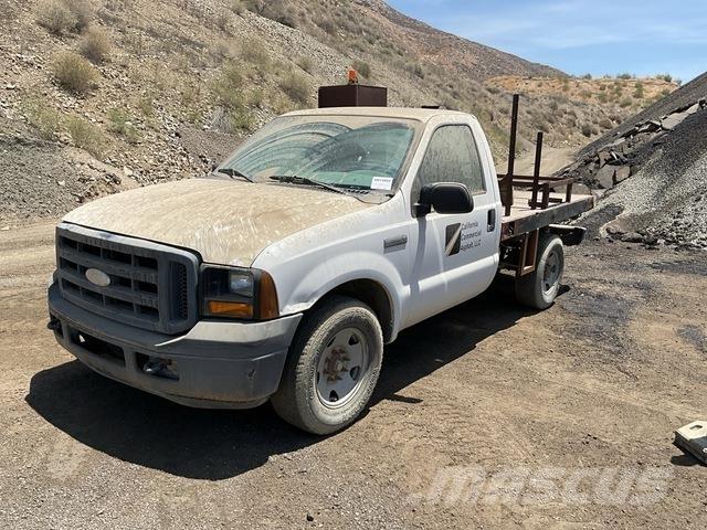 Ford F-250 平板栏板货车
