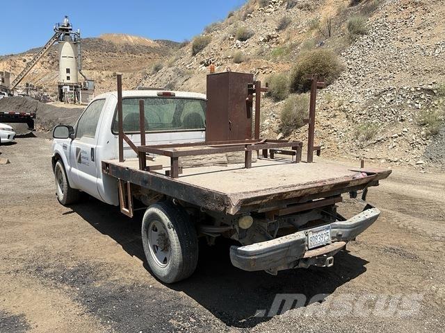 Ford F-250 平板栏板货车