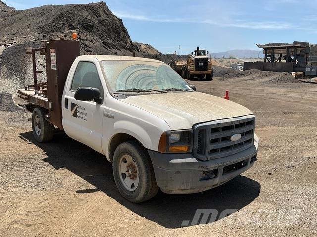 Ford F-250 平板栏板货车