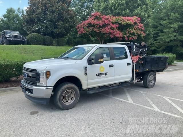 Ford F-250 平板栏板货车