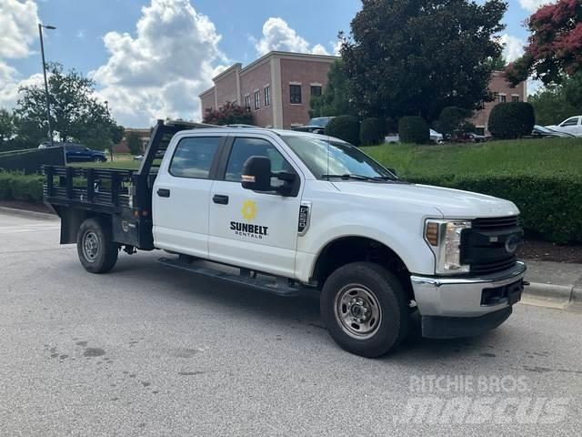 Ford F-250 平板栏板货车
