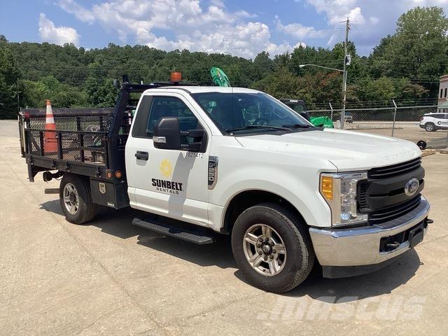 Ford F-250 平板栏板货车