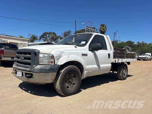 Ford F-250 平板栏板货车