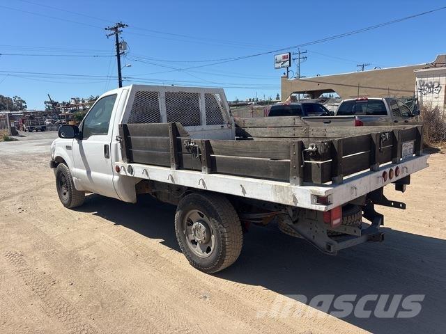 Ford F-250 平板栏板货车
