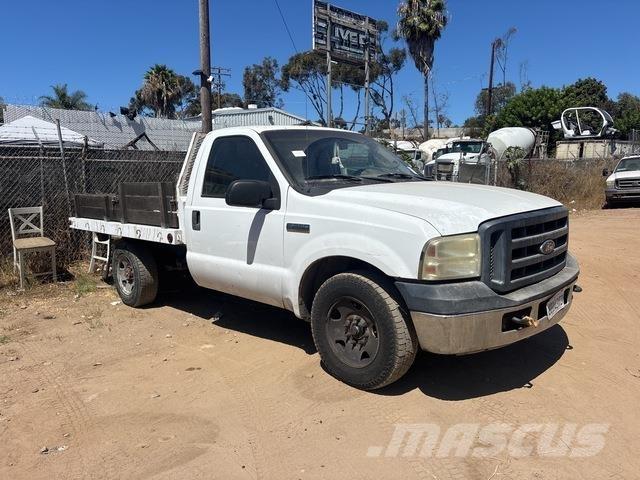 Ford F-250 平板栏板货车