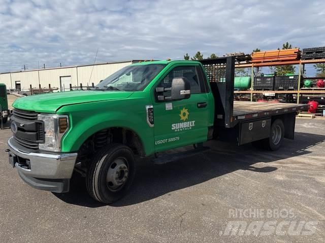 Ford F-350 平板栏板货车