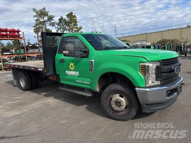 Ford F-350 平板栏板货车