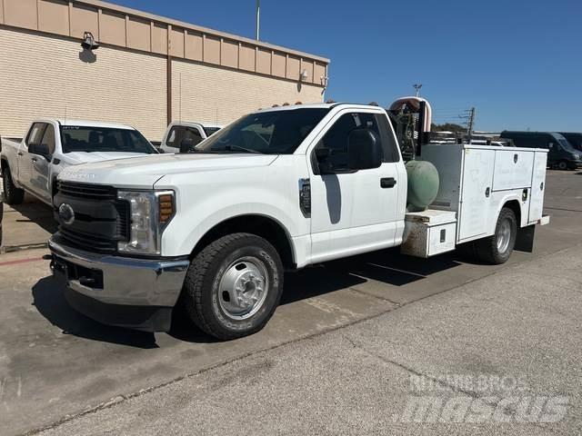 Ford F-350 皮卡车