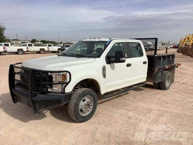 Ford F-350 平板栏板货车