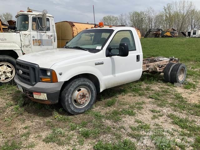 Ford F-350 驾驶室与内部