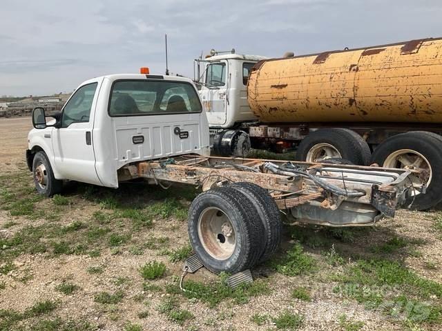 Ford F-350 驾驶室与内部