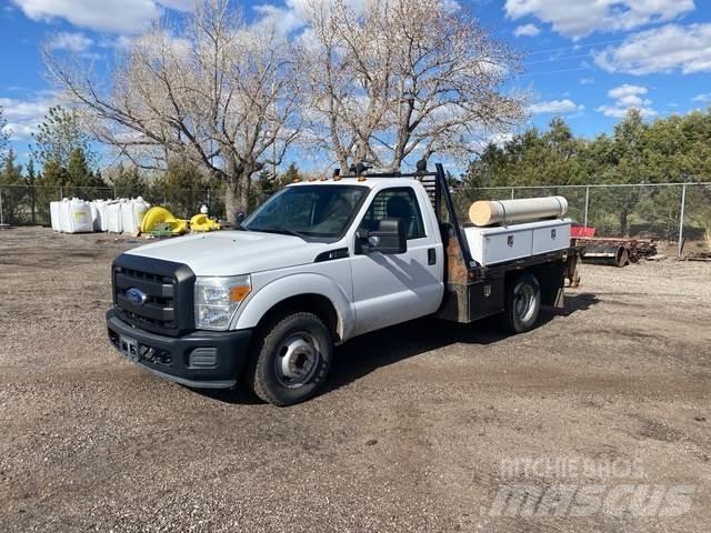 Ford F-350 平板栏板货车