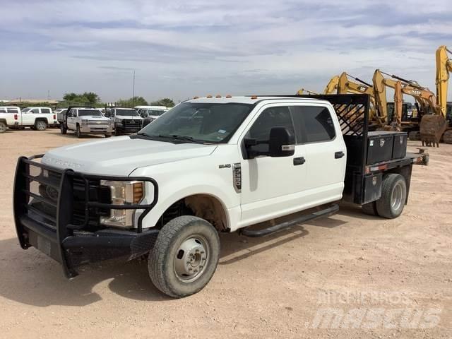 Ford F-350 平板栏板货车