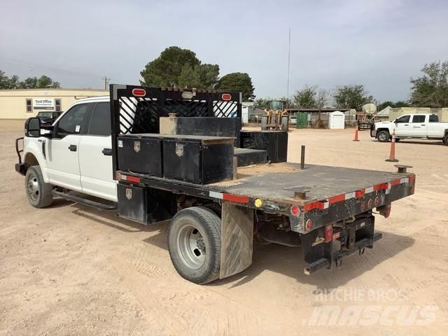 Ford F-350 平板栏板货车