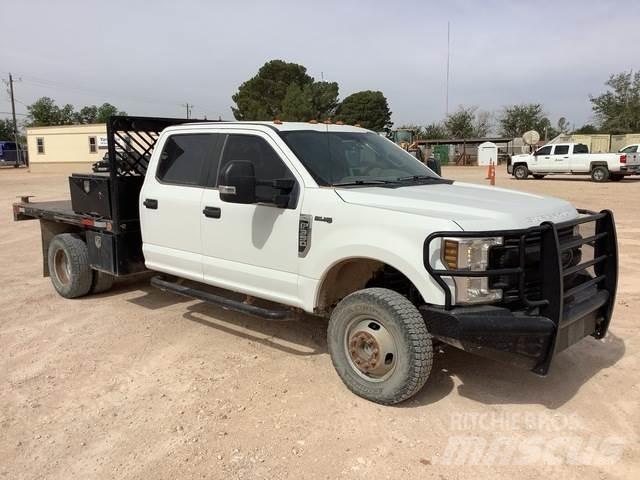 Ford F-350 平板栏板货车