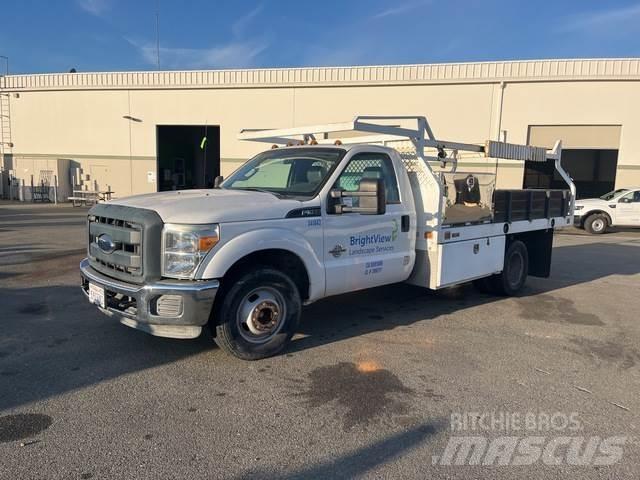 Ford F-350 平板栏板货车