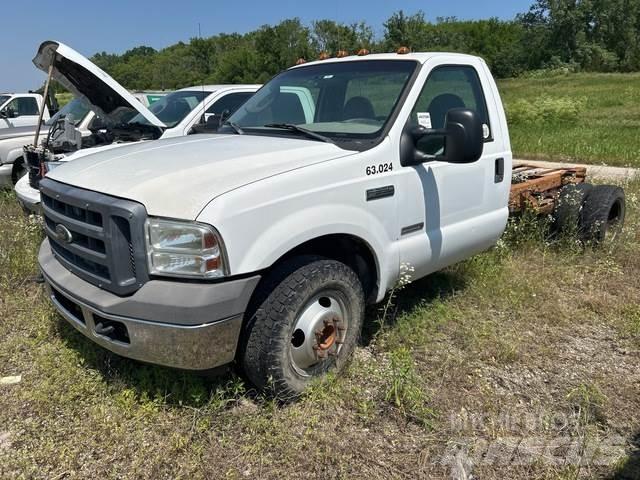 Ford F-350 驾驶室与内部