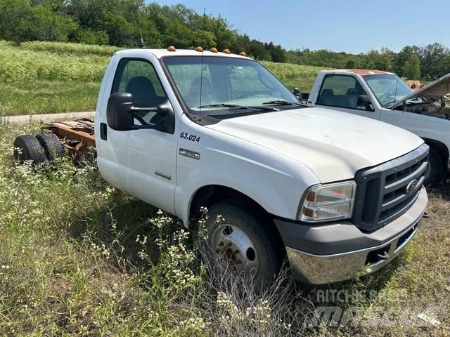 Ford F-350 驾驶室与内部