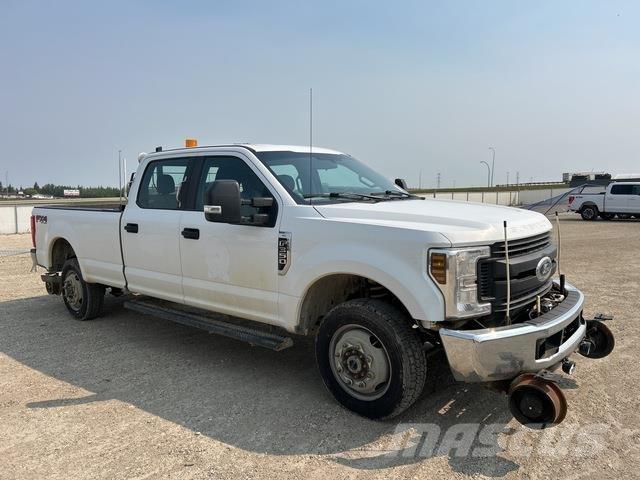 Ford F-350 皮卡车