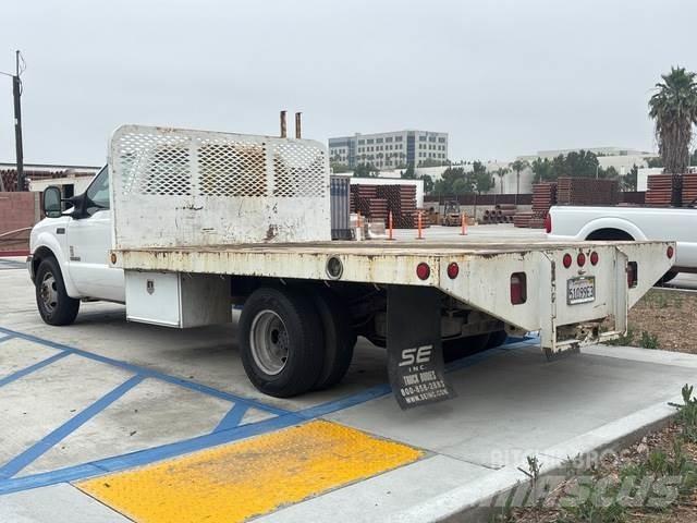 Ford F-350 平板栏板货车