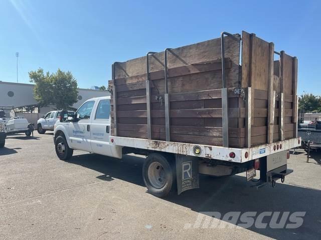 Ford F-350 平板栏板货车