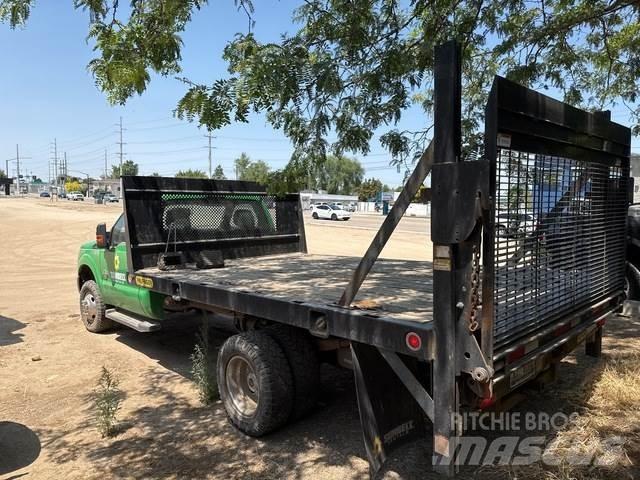 Ford F-350 平板栏板货车