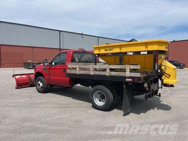 Ford F-350 平板栏板货车