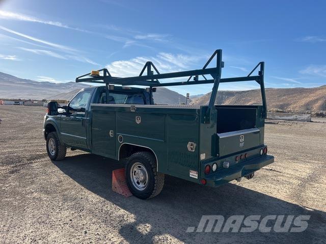 Ford F-350 皮卡车