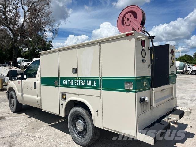 Ford F-350 皮卡车