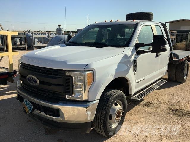 Ford F-350 平板栏板货车