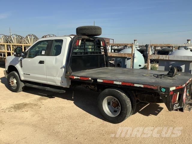 Ford F-350 平板栏板货车