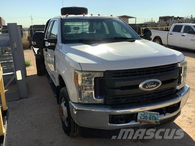 Ford F-350 平板栏板货车