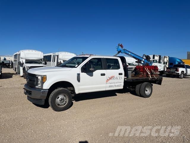 Ford F-350 钻机车