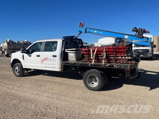 Ford F-350 钻机车