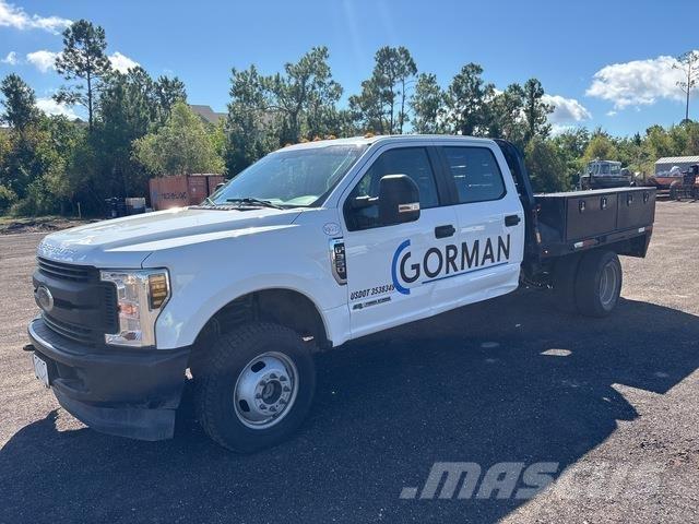 Ford F-350 平板栏板货车