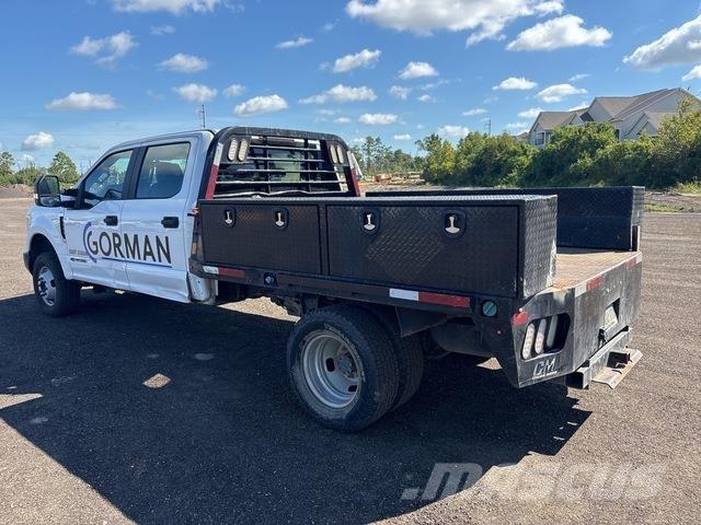Ford F-350 平板栏板货车