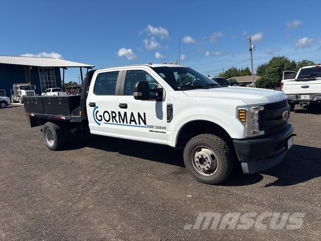Ford F-350 平板栏板货车