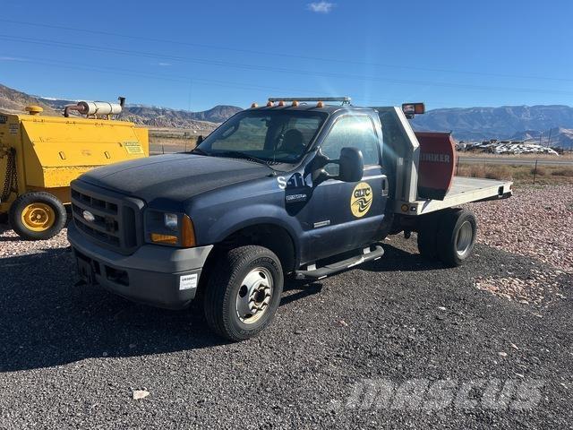 Ford F-350 平板栏板货车