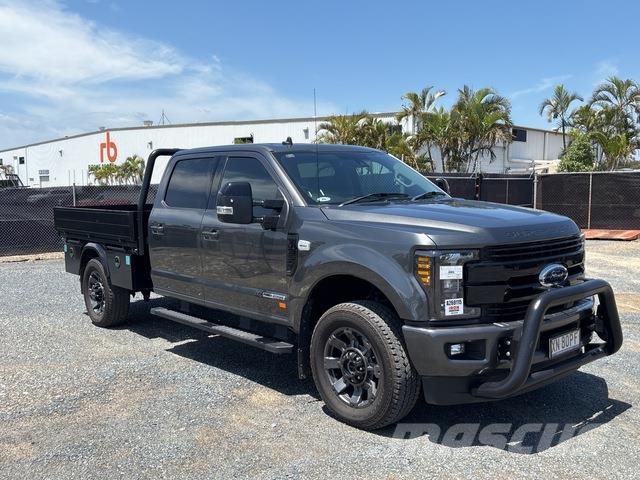 Ford F-350 皮卡车