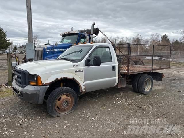 Ford F-450 平板栏板货车