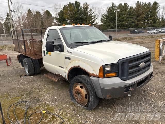 Ford F-450 平板栏板货车