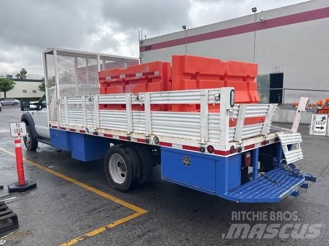 Ford F-450 平板栏板货车