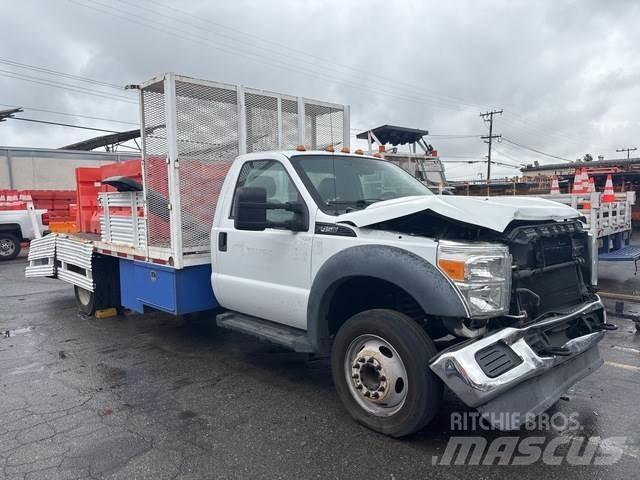 Ford F-450 平板栏板货车