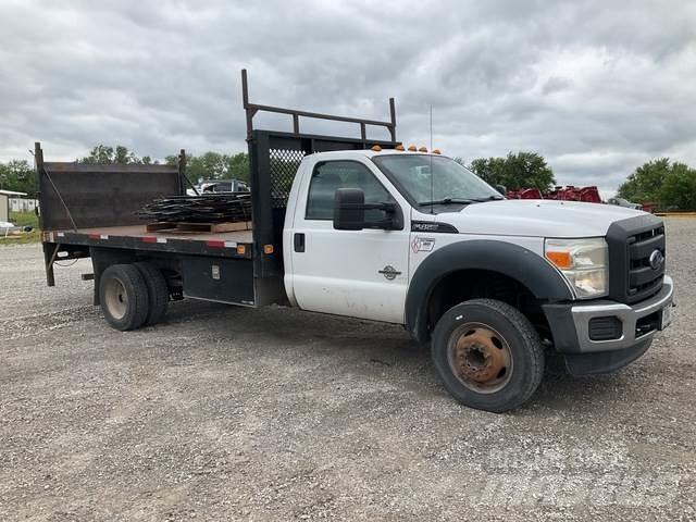 Ford F-450 平板栏板货车
