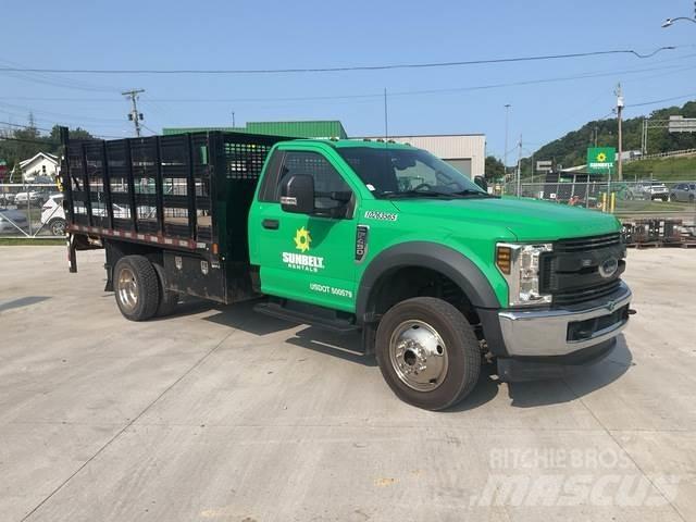 Ford F-450 平板栏板货车