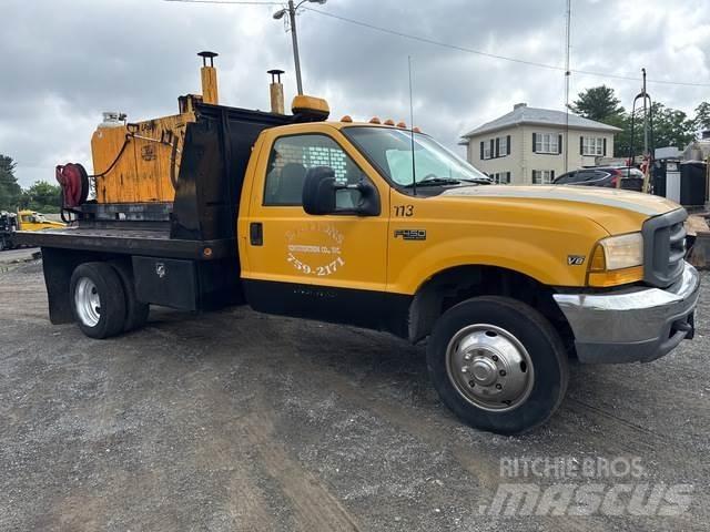 Ford F-450 平板栏板货车